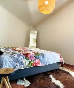 bedroom with 2 person box spring