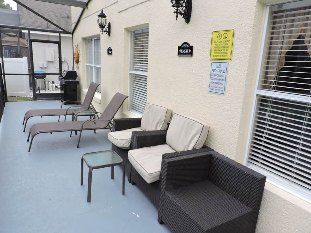 Lots of patio furniture Lots of patio furniture