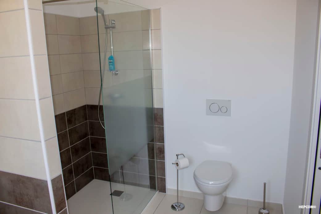 Douche + toilettes