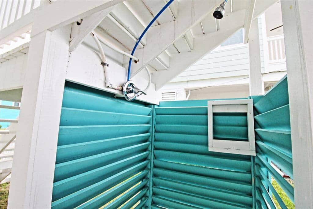 Outdoor Private Shower - Hot / Cold