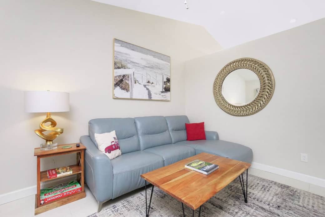 Living area - Leather Couch 