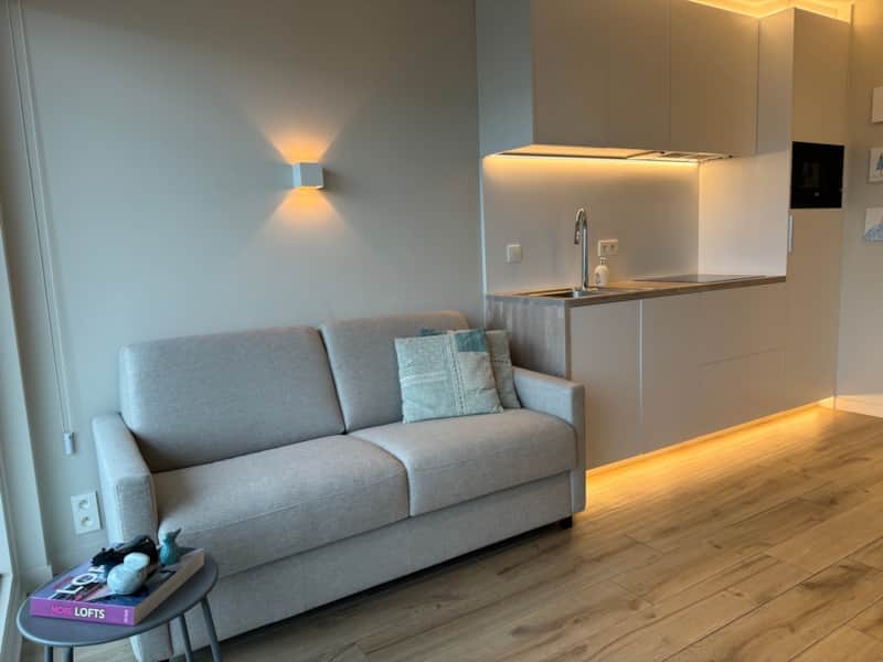 Studio ZeeNest met zetelbed en open keuken