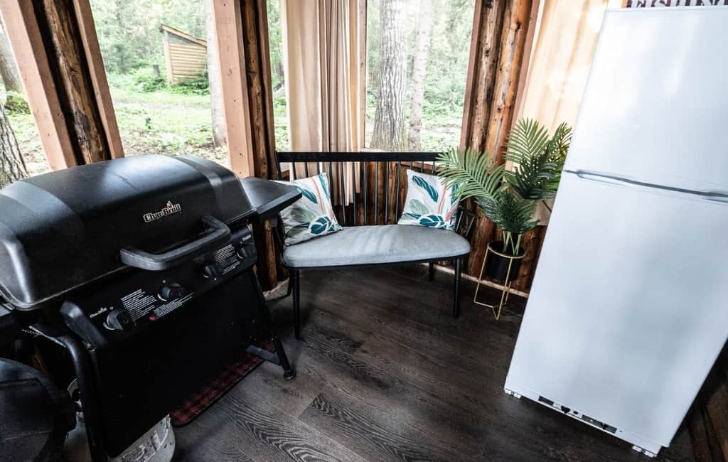 Screened Porch with Grill Screened Porch with Grill