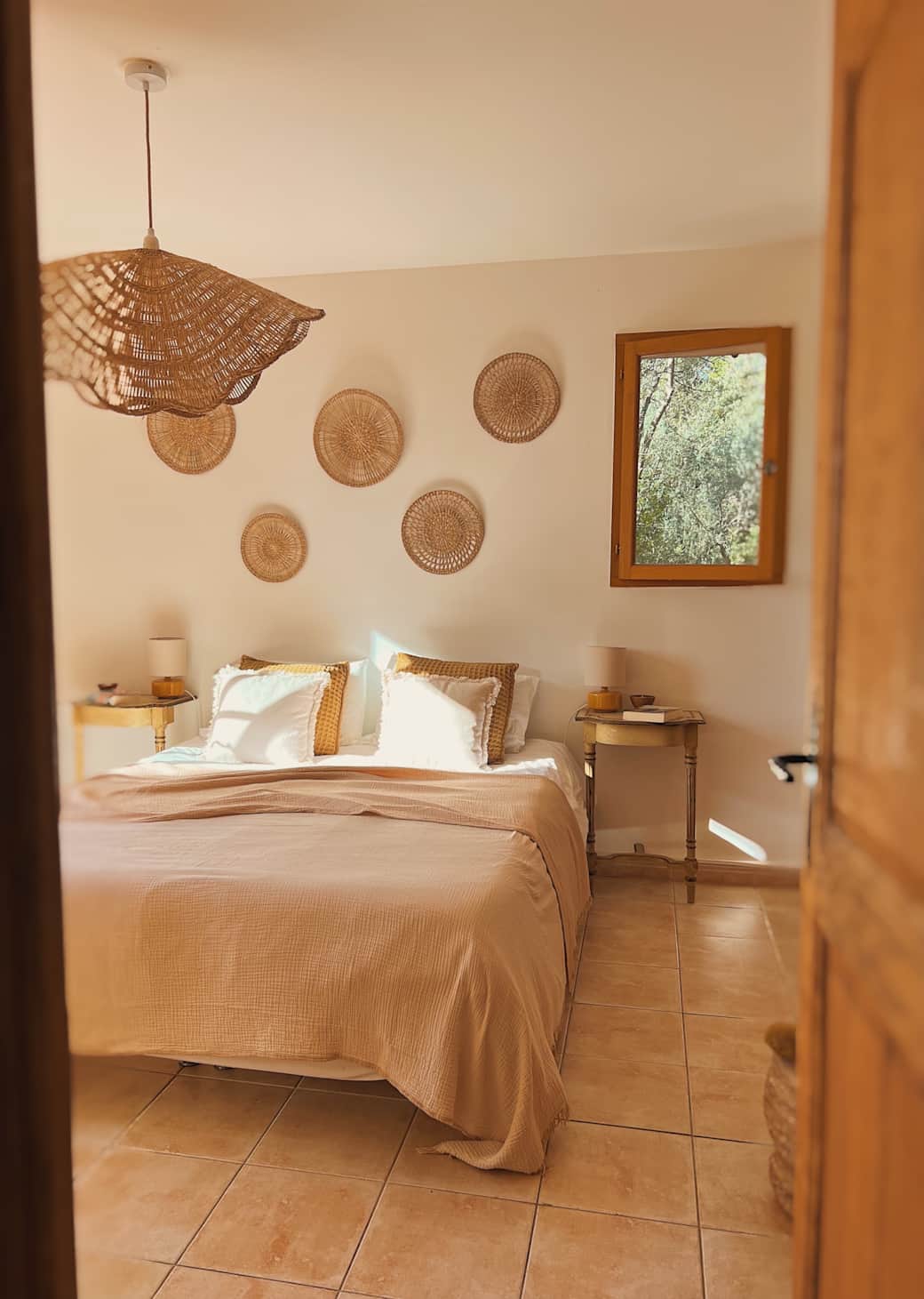 La Chambre parentale avec son grand lit en 160x200 La Chambre parentale avec son grand lit en 160x200