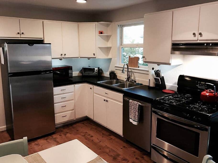 Full Kitchen and Gadgets Full Kitchen and Gadgets