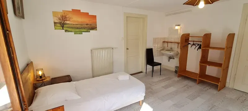 Chambre spacieuse deux lits 