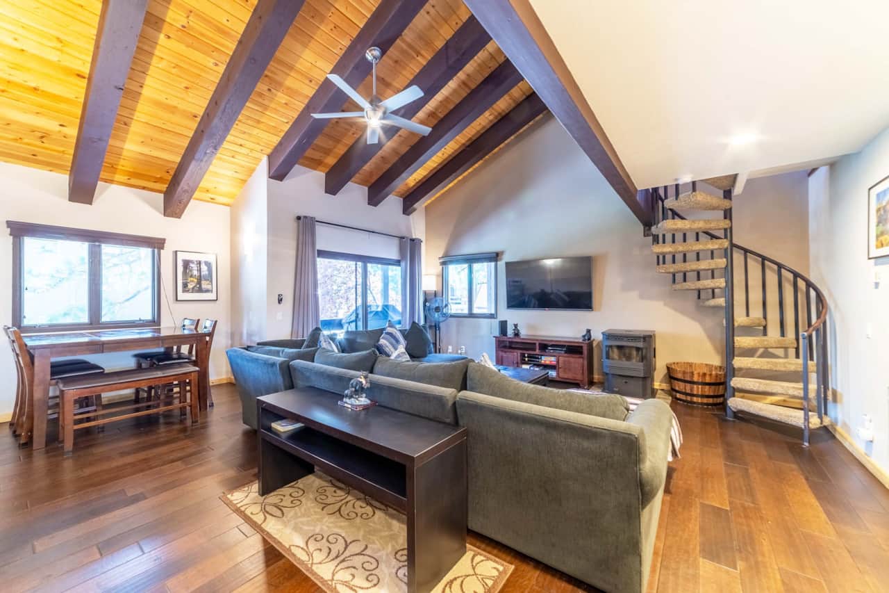 Redline Mammoth Luxurious Mammoth Pines Condo 2nd Floor Family Room