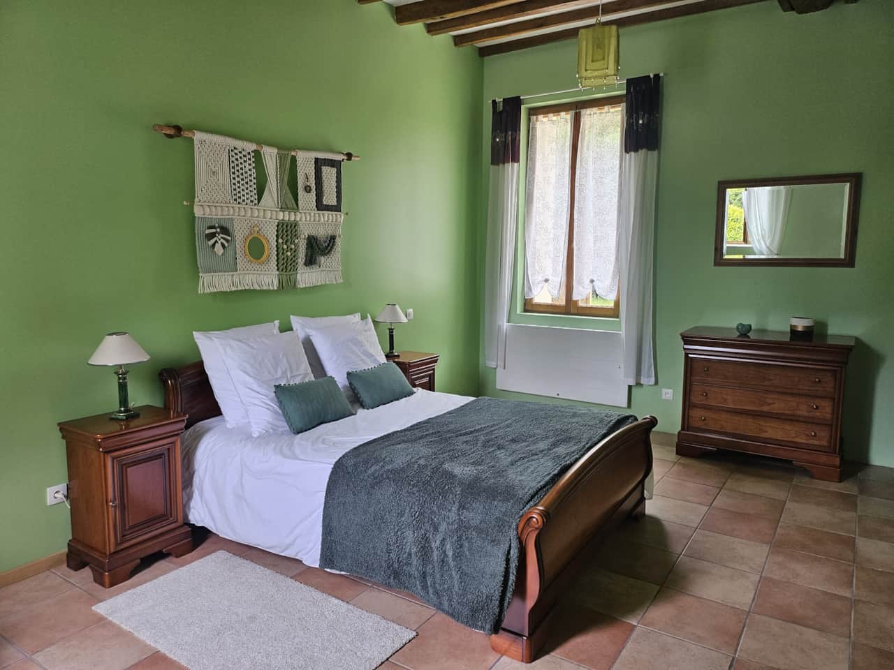 Ground floor room at Gîte Champagne
