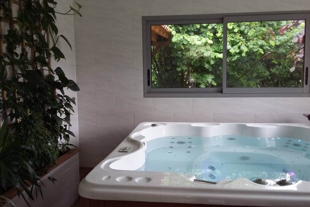 Jacuzzi intérieur 6 pl Jacuzzi intérieur 6 pl