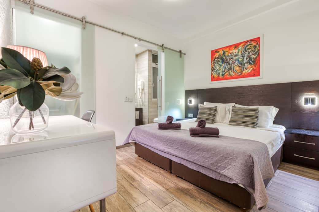 Bedroom / Studio bed