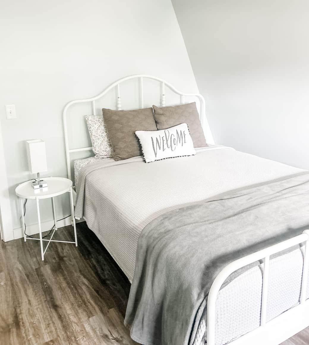Bedroom 1- Queen Bed Bedroom 1- Queen Bed