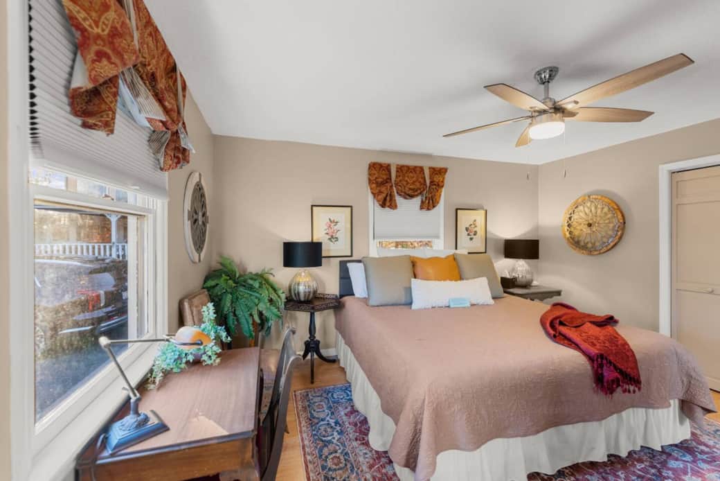 Master bedroom with king size bed (TV included in each room). Master bedroom with king size bed (TV included in each room).