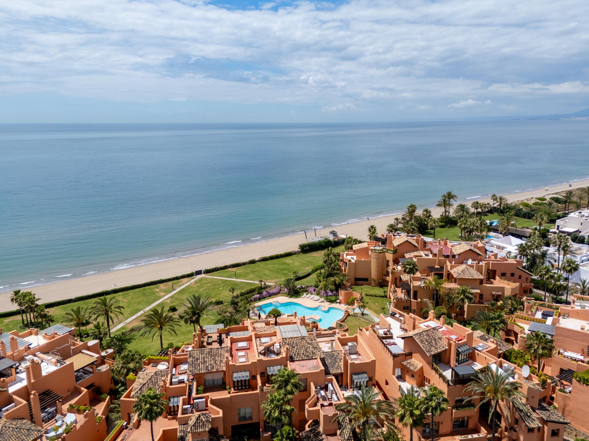 RDR547 - Front line beach apt. with panoramic views