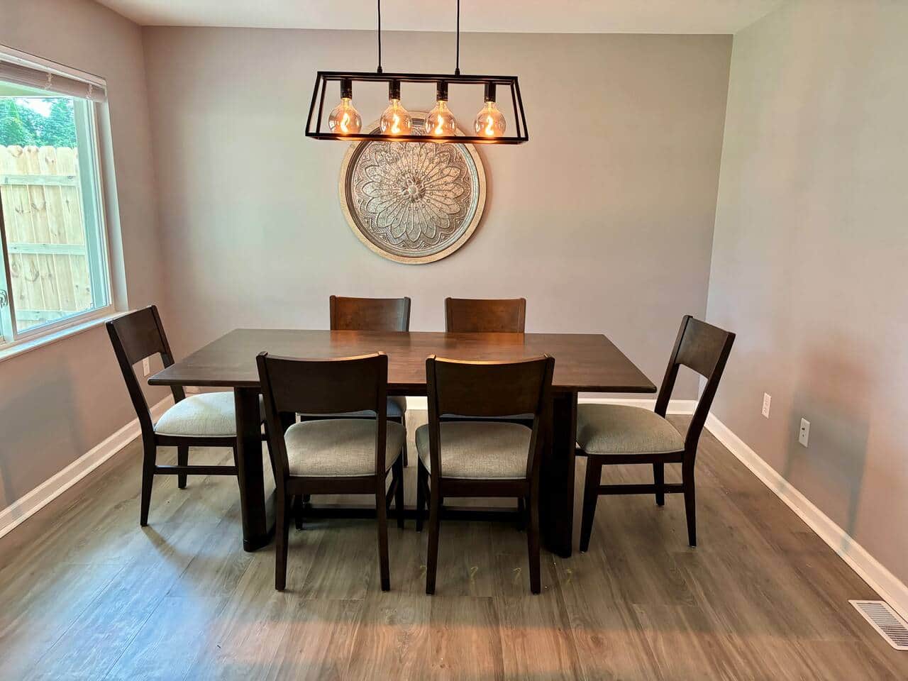 6 person dining room area