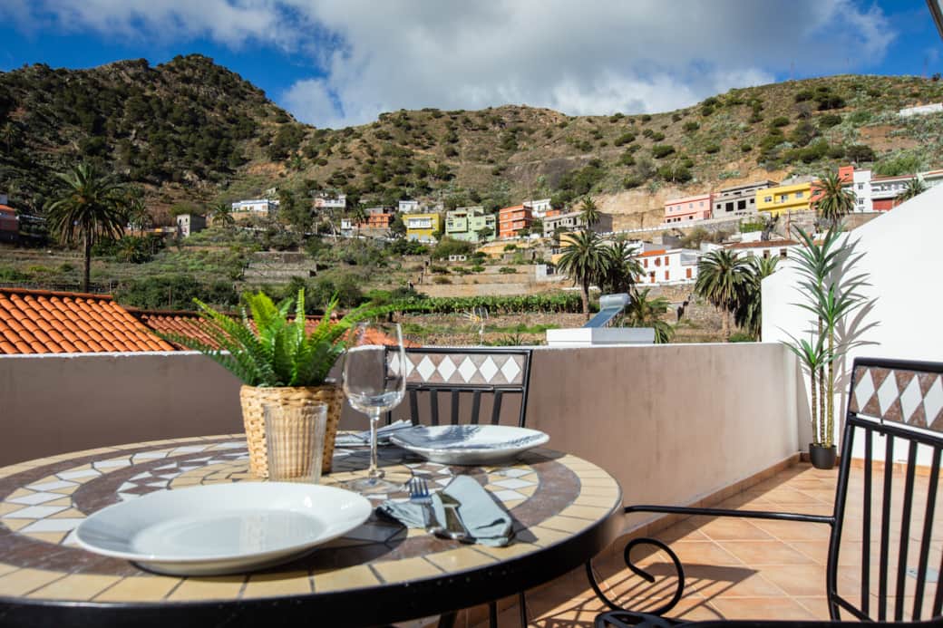 Bellas vistas en casa vacacional ático con ascensor en el pueblo de Vallehermoso, La Gomera