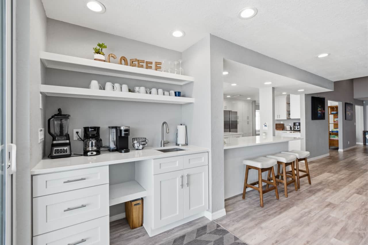 Main Kitchen & Coffee Nook