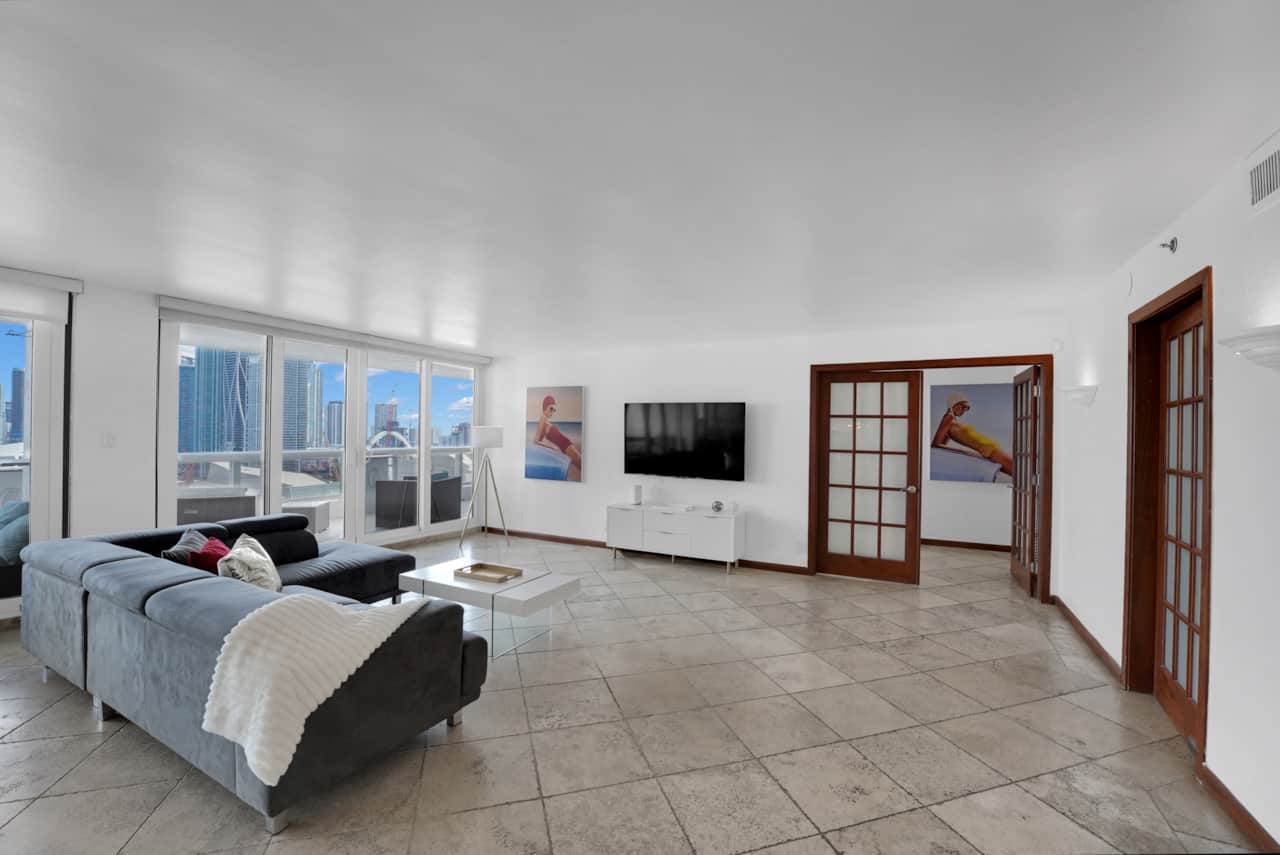 Living room, Roku streaming tv, balcony access