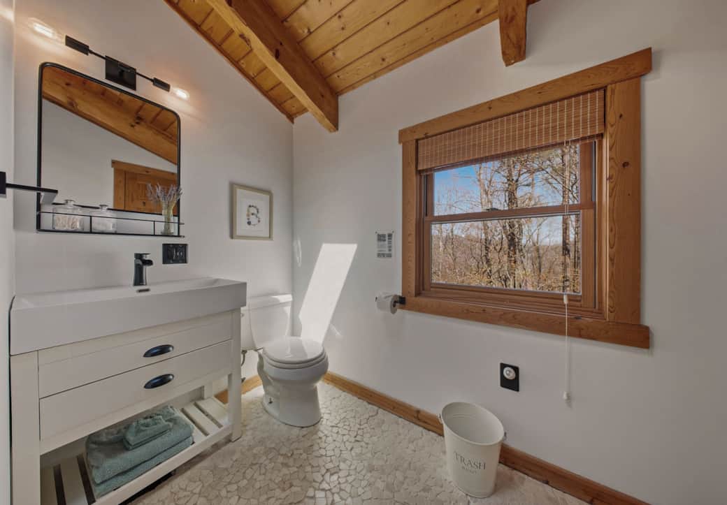 Full bath 2 - upstairs