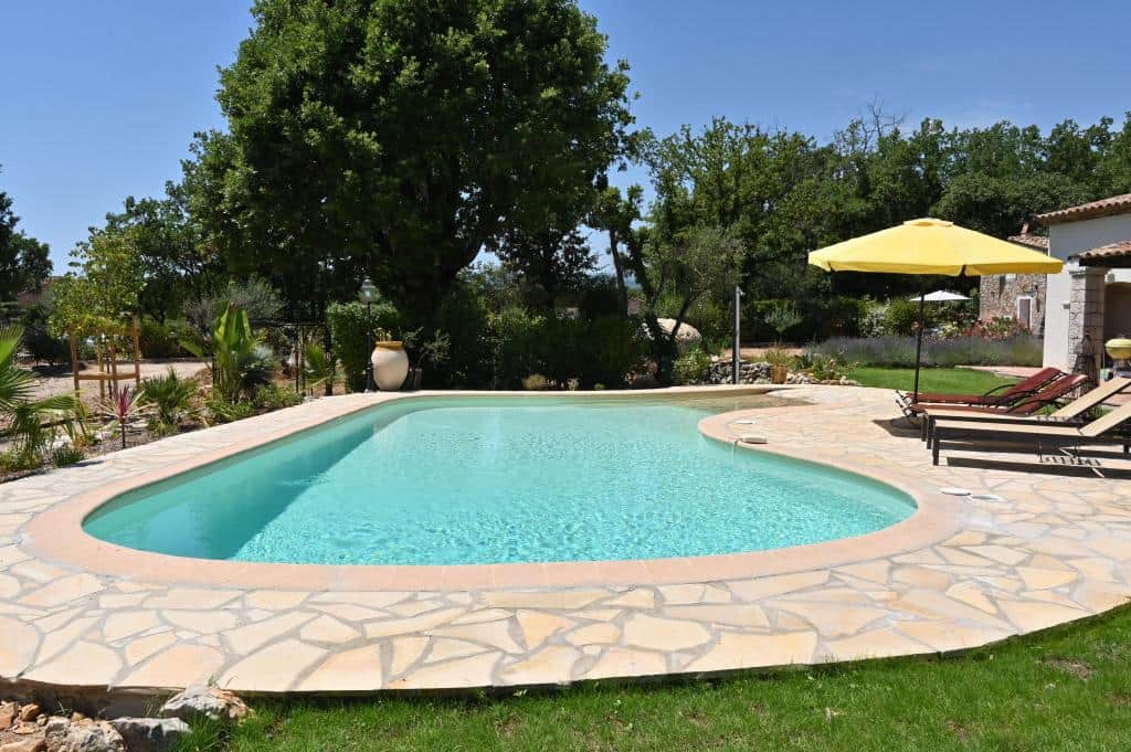 Piscine avec puit