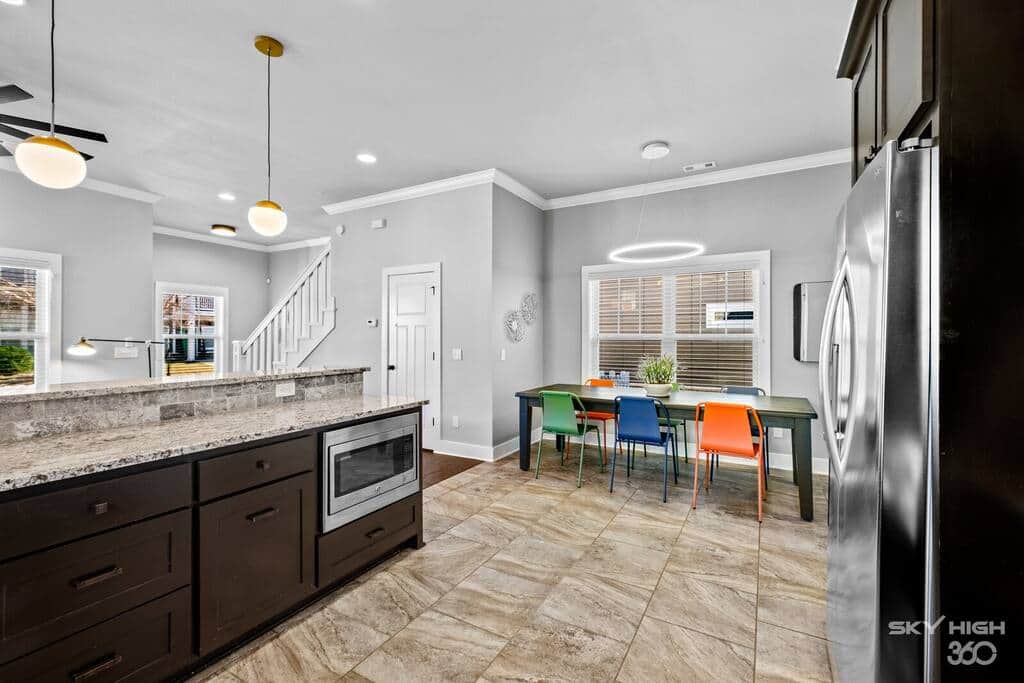 Open Kitchen / Dining Area Open Kitchen / Dining Area