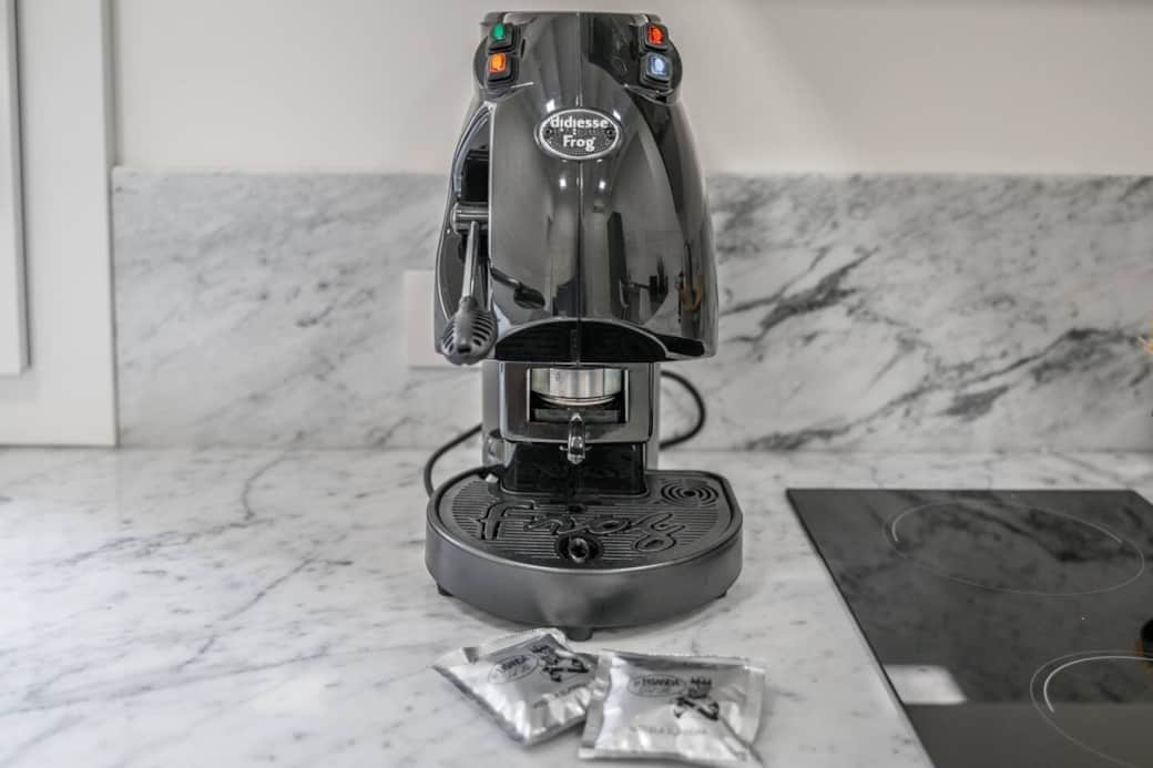 A vostra totale disposizione la macchina del caffè, per riprendervi da una pesante giornata