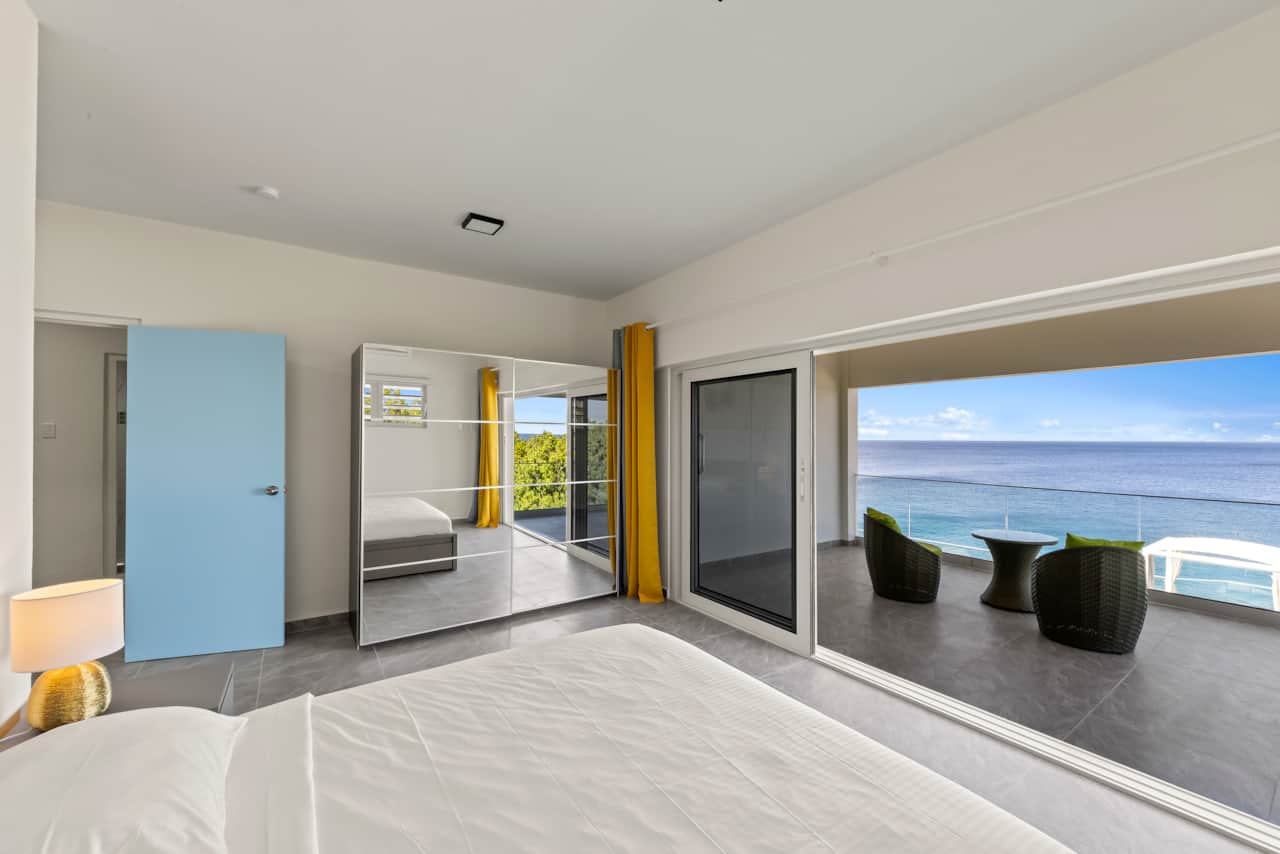 Lagunbay Horizon Master Bedroom 1