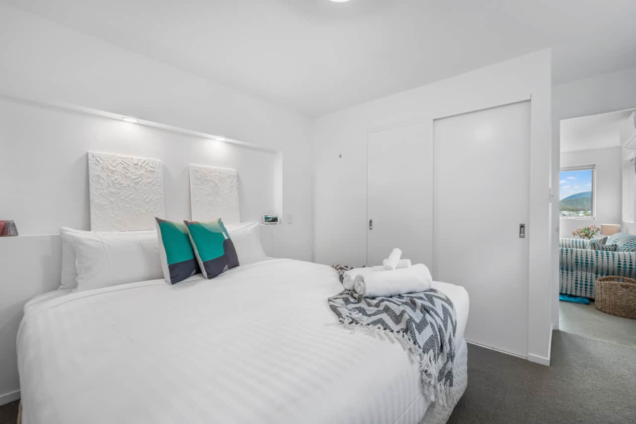 King Bedroom 03