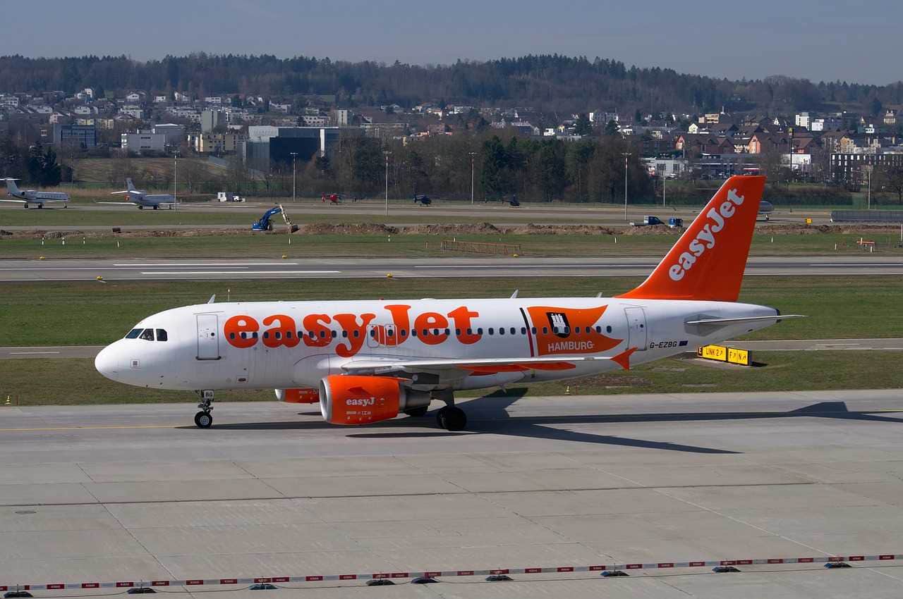EasyJet operates several flight routes to IOM (credit: b1-foto)