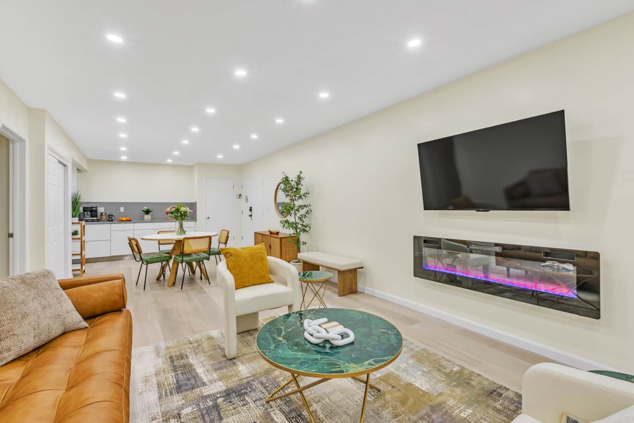 Discover the joy of a sun-drenched living room, perfect for leisure and entertainment.