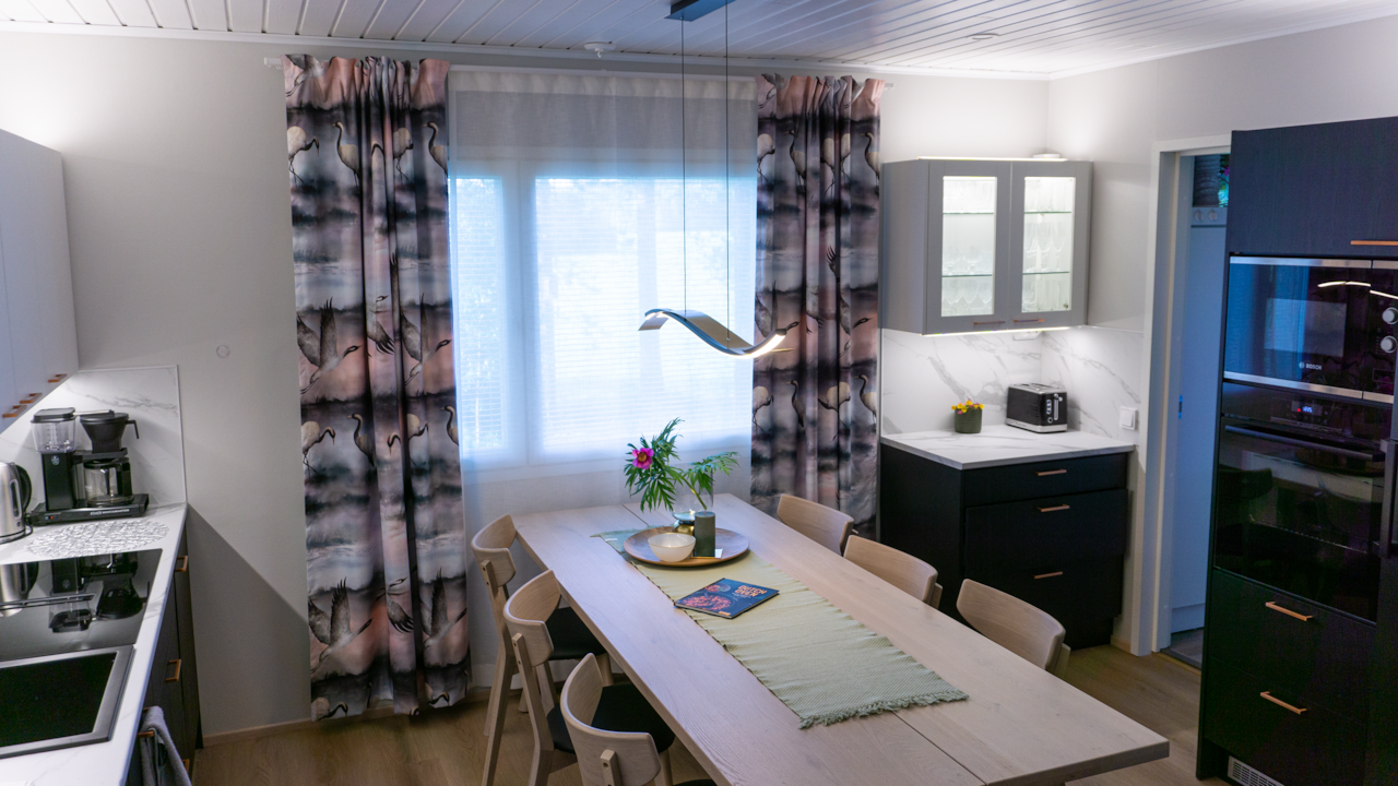 Villa Starflower kitchen and dining room