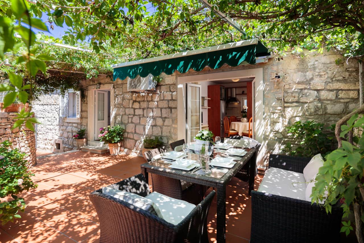 Nona Guesthouse - Charme Holidays
