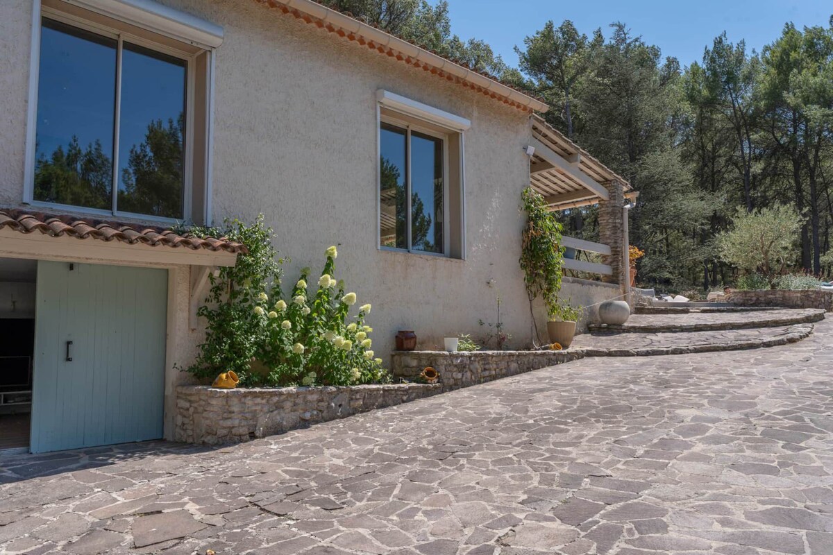 Spacieuse Villa Climatisé avec Piscine