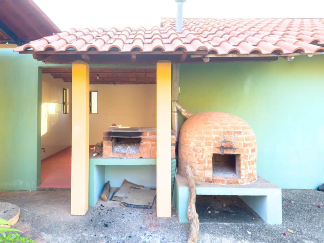 Cocina exterior con horno de leña en Cerrito Encantado