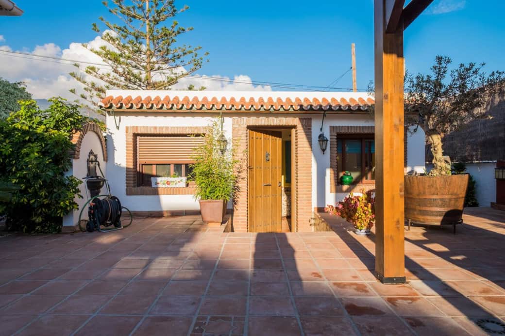 El estudio que consta de baño, cocina y habitacion El estudio que consta de baño, cocina y habitacion