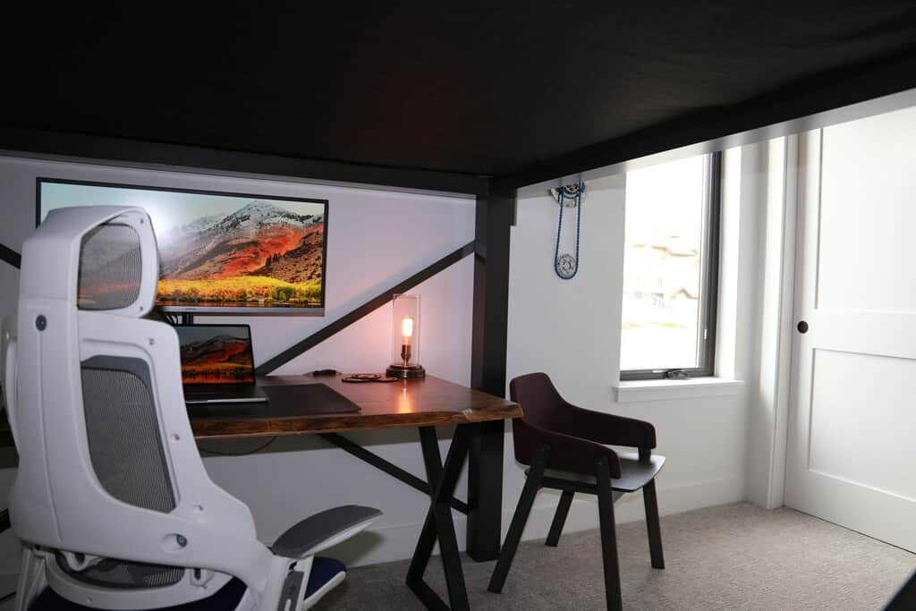 34" UHD Monitor, 1Gbps Internet, Webcam for your remote working needs