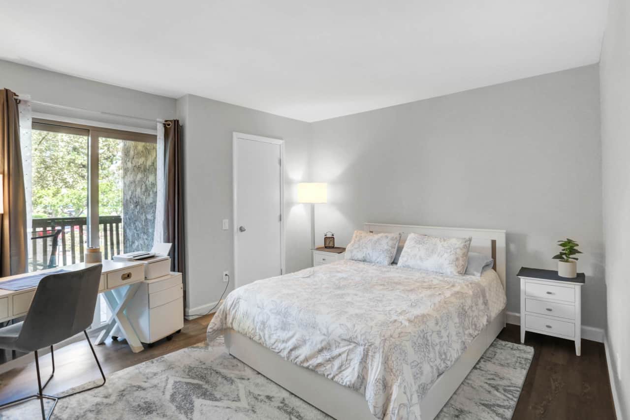 Bedroom/Work Space