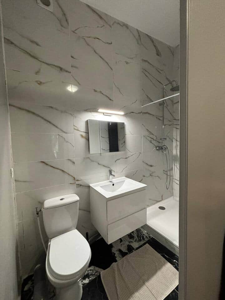 SALLE DE DOUCHE 