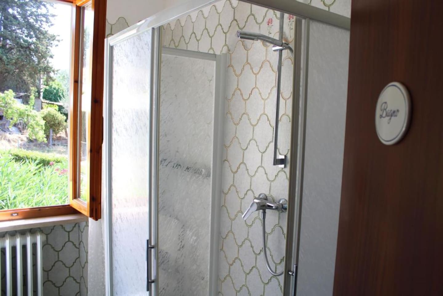 Bagno con box doccia