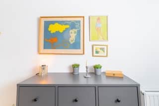 Komode in Schlafzimmer 1