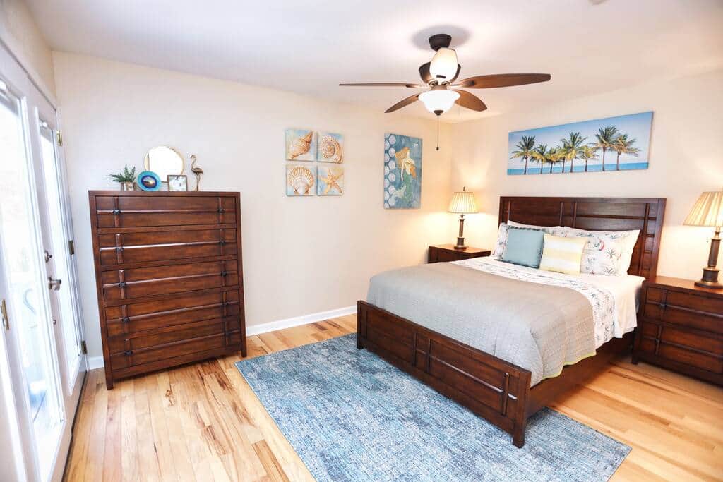 Bedroom 1
Queen bed Bedroom 1
Queen bed
