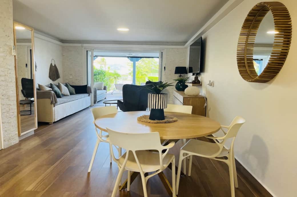 Dining area in the living room Maison Caraïbes