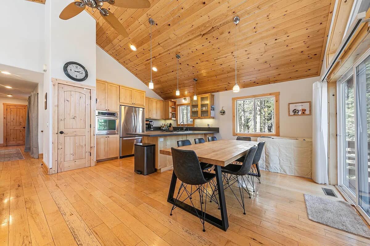 Large dining area perfect for a big family meal