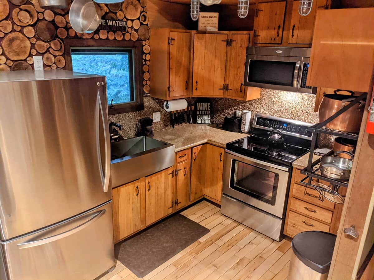 Fully equipped kitchen includes: electric stove/oven, microwave, fridge/freezer, 10 pot coffee maker, toaster and all cookware 