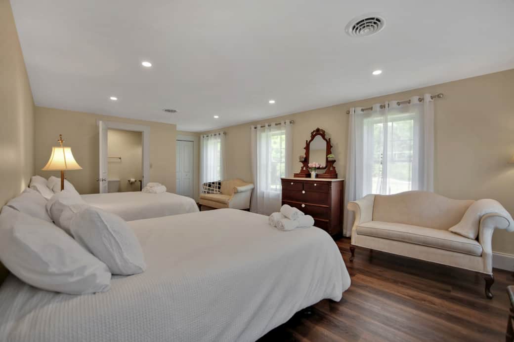 Bedroom Suite 2, 2 Queen Beds