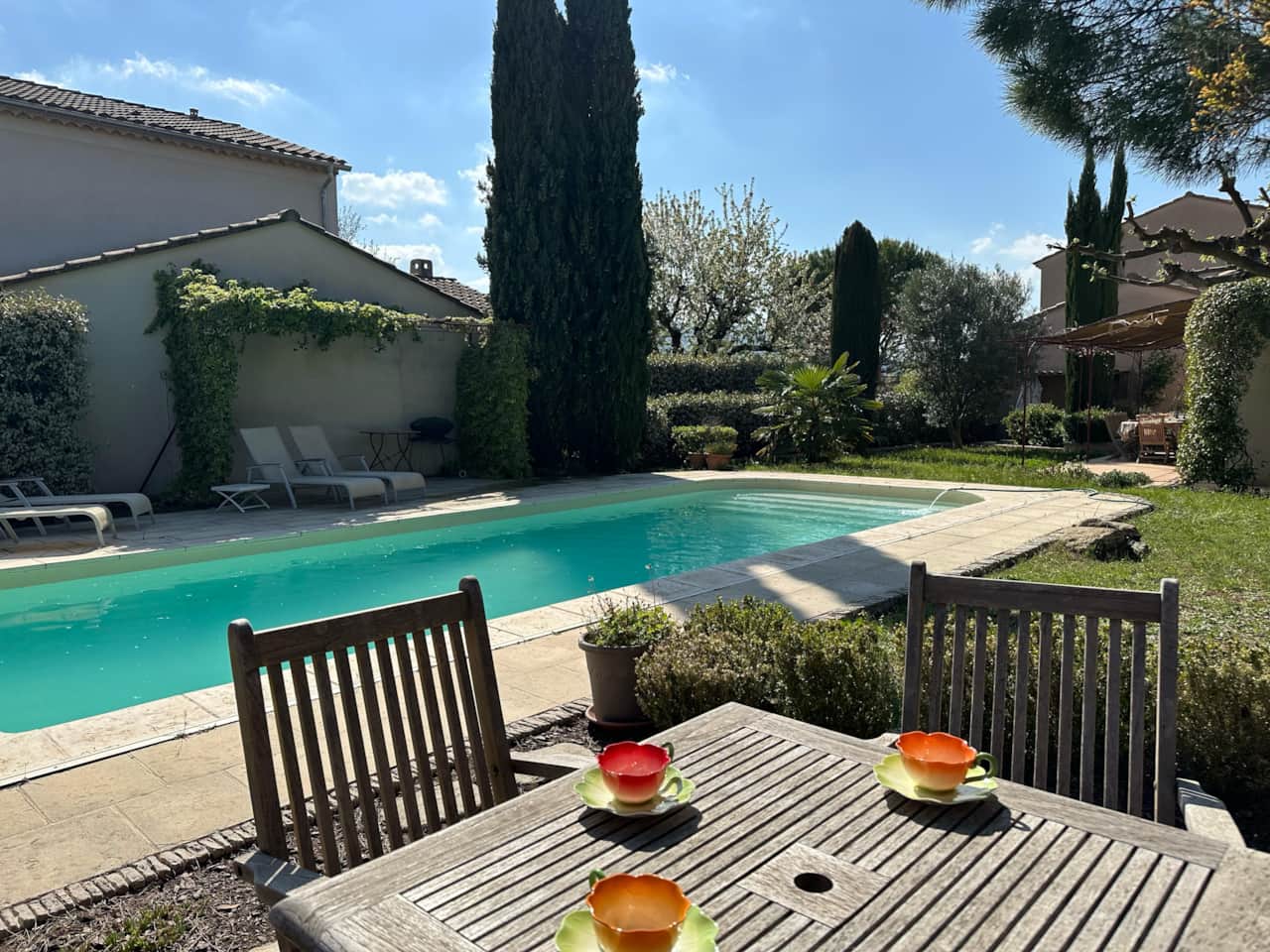 pool, deckchairs, garden, facade, dining table