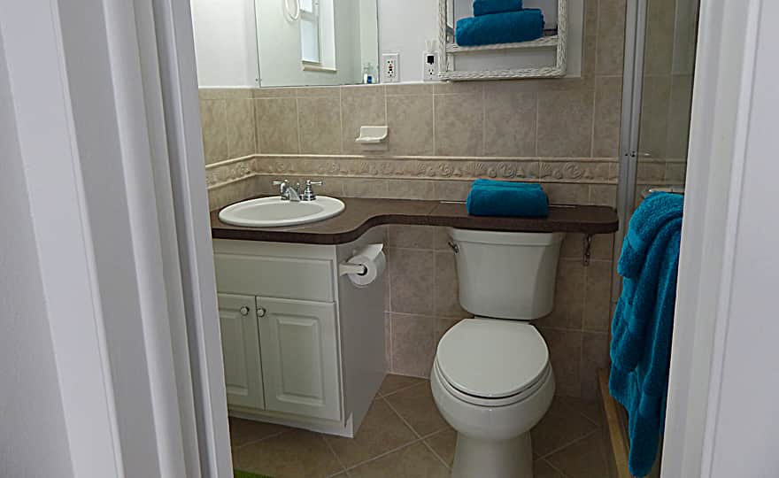 Unit #20 - Fresh towels and linens upon arrival.