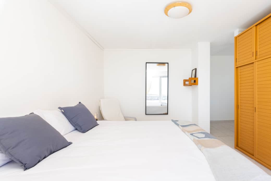 Apartamento dormitorio desde ventanal