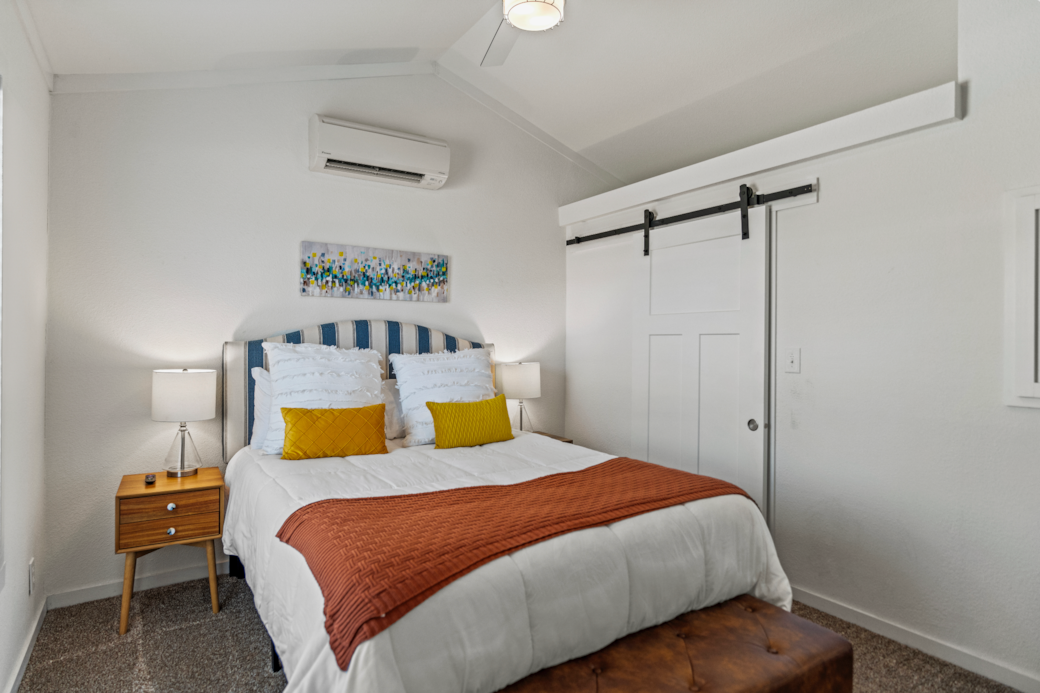 Cozy queen size bed