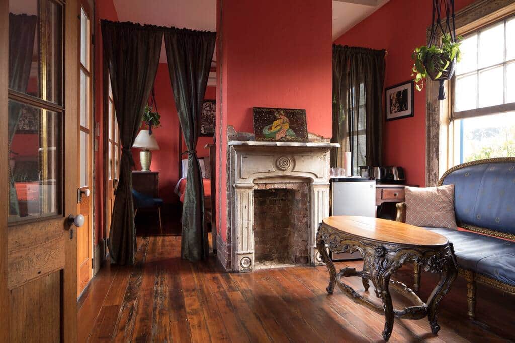 Queen sitting room