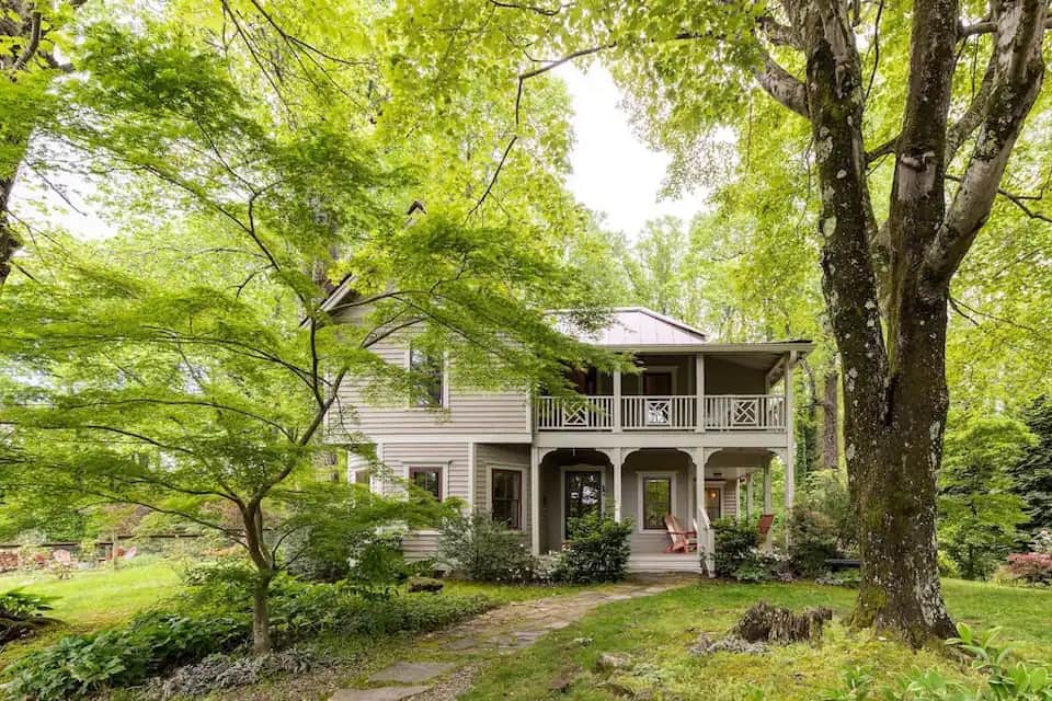 Serenity of Saluda - Historical 1900s Pet-Friendly Home in Western North Carolina, Sleeps 8!
